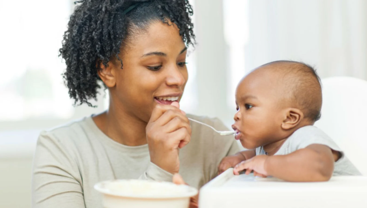 Making Confident Feeding Choices During a Baby’s First Year