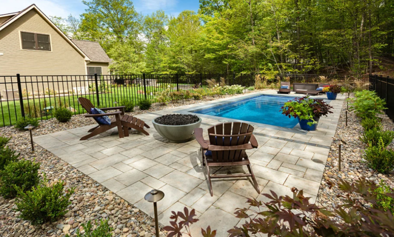 How to Landscape Around a Swimming Pool 